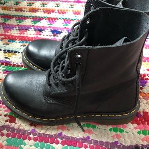 Docs sz 7, worn once!